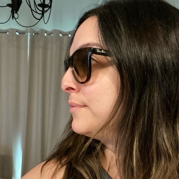 Ray-Ban Sunglasses - Picture 9 of 10